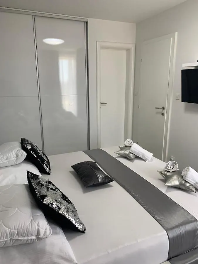 Luxury Villa Helena Kastela 0*,